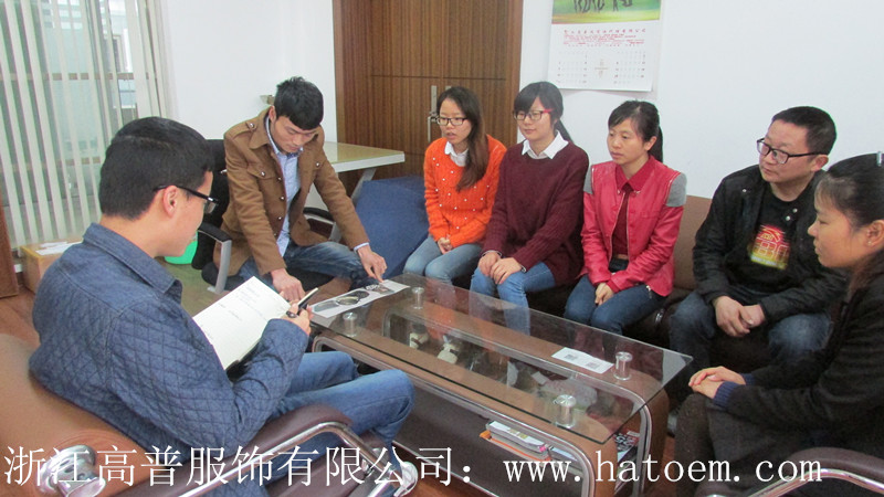 義烏市“清山河，美商城”，20年老帽廠黨員參加義工活動