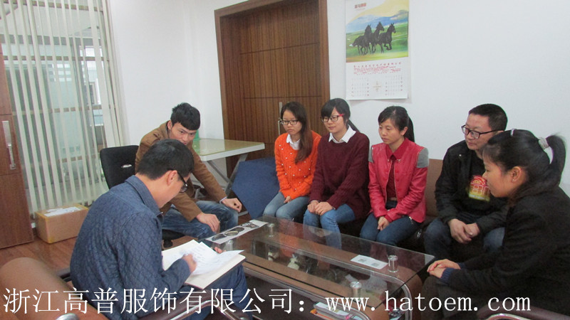 義烏市“清山河，美商城”，20年老帽廠黨員參加義工活動